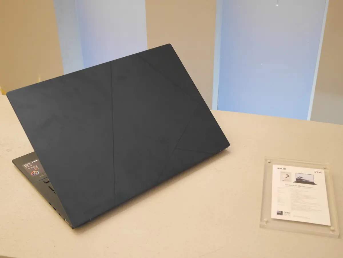 ASUS Zenbook 14 OLED 2026 1
