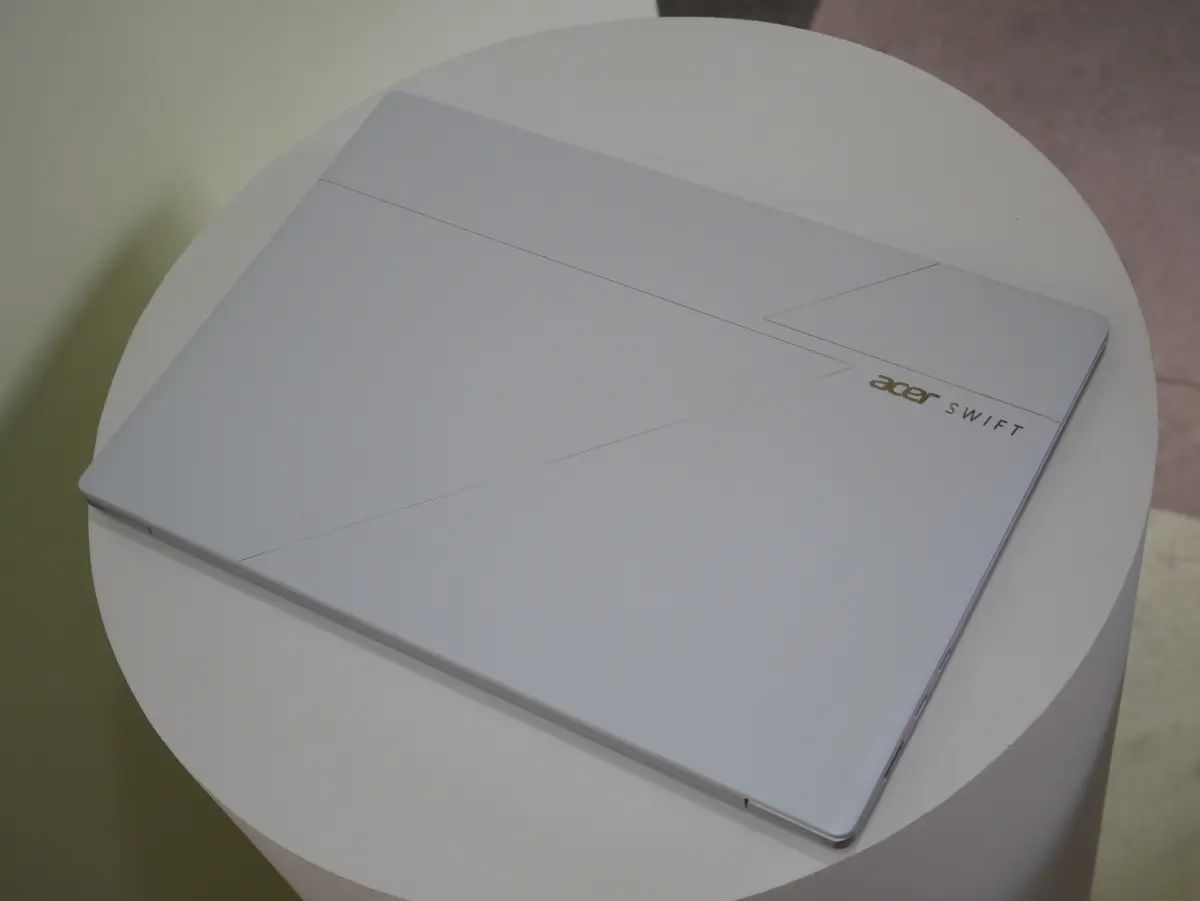 Acer swift edge 14 AI 1