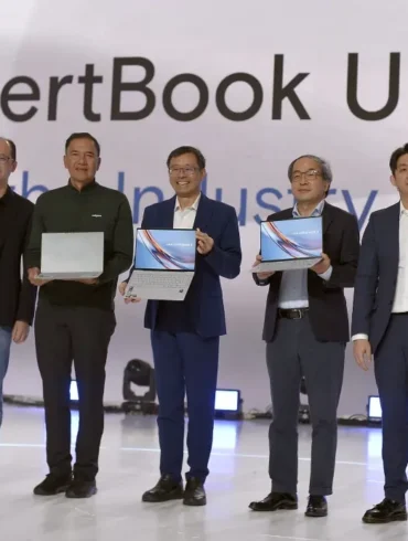 asus expertbook launch stage 1