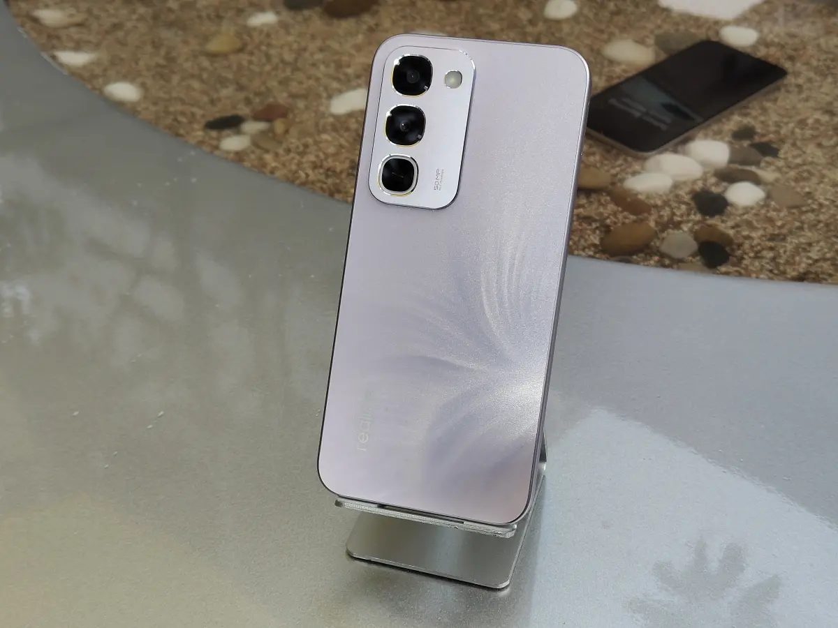 realme C100