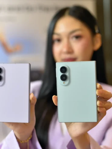 samsung galaxy z fold 8 pistachio dan lavender